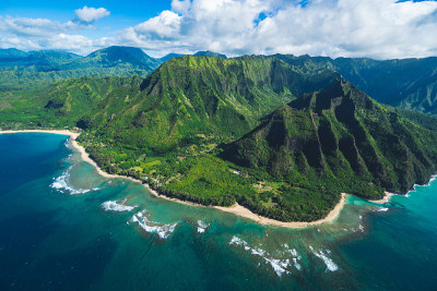 普林斯维尔地区和夏威夷考艾岛哈纳雷的鸟瞰图
