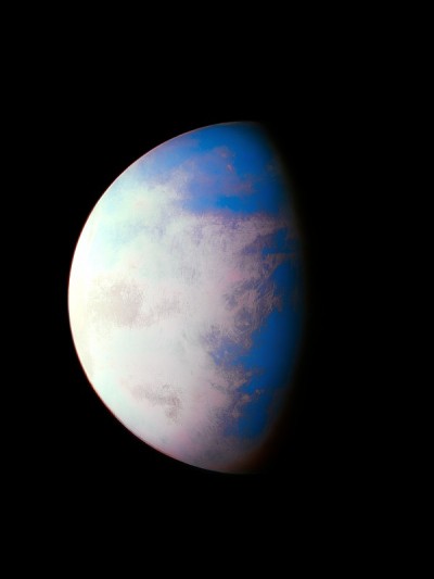 这颗有着云和固体表面的神奇星球