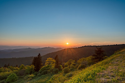 从蓝岭公园大道上的Cowee山俯瞰风景