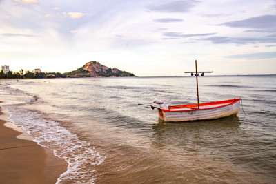 Suan Son Pradipat海滩日落在Prachuap Khiri汗，泰国