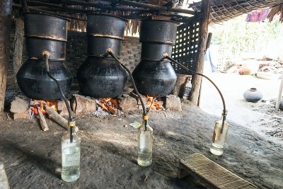 缅甸Mrauk U蒸馏酒精的蒸馏装置