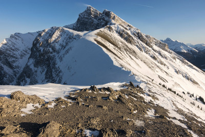冬季登山在班夫国家公园，阿尔伯塔