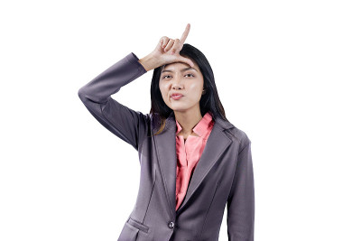 亚洲女商人展示失败者的标志
