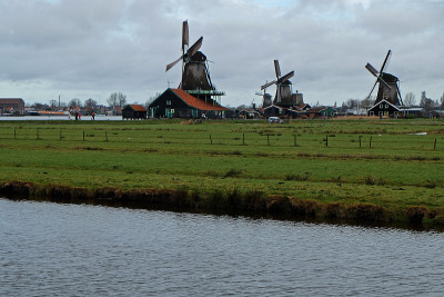 Zaan河边Zaanse Schans的外部建筑和建筑设计