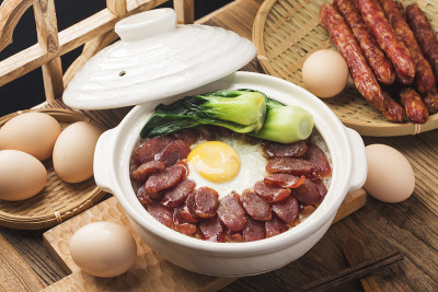 广东风格的煲饭和上蜡的肉