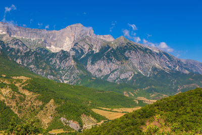 美莱辛山夏日美景。