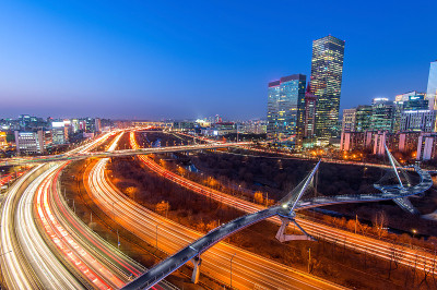 韩国首尔Singil区夜间的天际线。