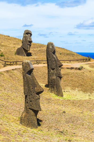 拉帕努伊国家公园的火山石像