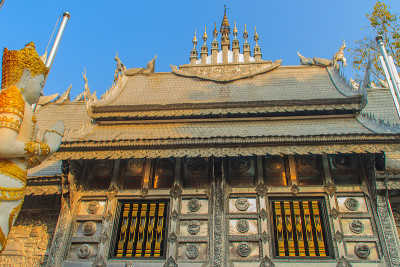 令人惊叹的寺庙银色屋顶设计Wat Sri su潘，泰国清迈。Wat Srisuphan也被称为银庙，