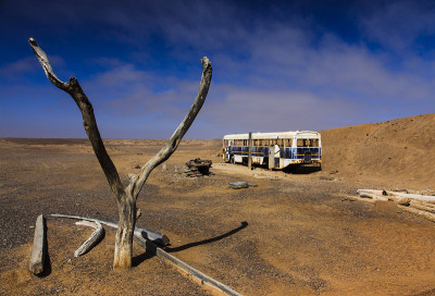 Abandoned_Bus_In_Dessert