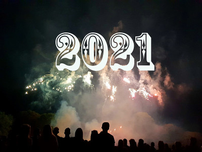 新年烟花在2021年天空