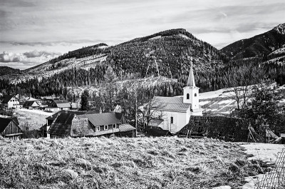 Zdiar教堂靠近Belianske Tatry，无色