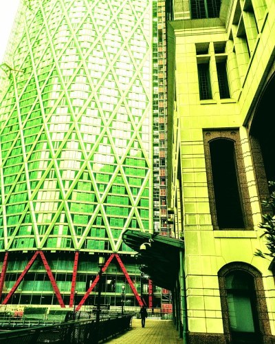 英国东伦敦金丝雀码头的现代和古老建筑