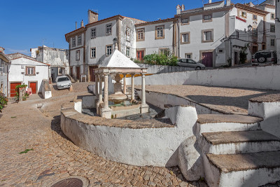 Fonte da Vila又名村庄或城镇喷泉，在犹太区或犹太人区建造于宗教法庭期间。