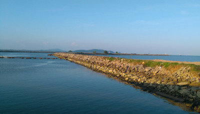 岩石堰
