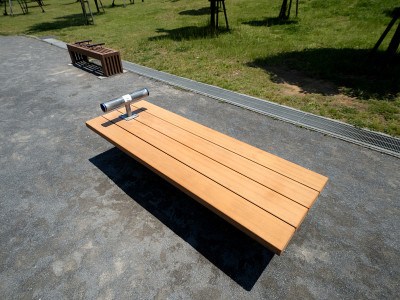 公园里安装的健康玩具