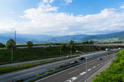 3 .环绕葡萄园的中央公路