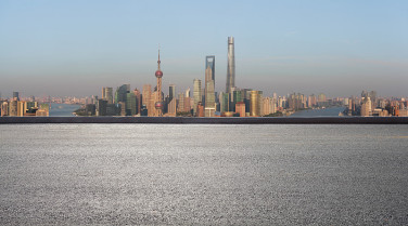 空中摄影鸟瞰上海外滩全景天际线，以上海外滩地标建筑为背景