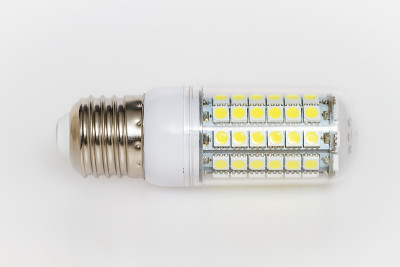 Led灯泡隔离白色