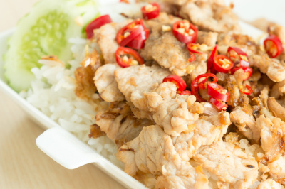 大蒜黑胡椒炒猪肉饭