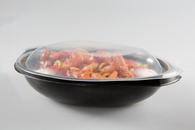白色背景的塑料食品容器