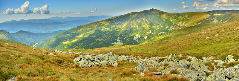 群山全景