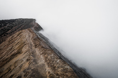 印度尼西亚Bromo活火山周围的道路