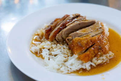 烤鸭配酱饭