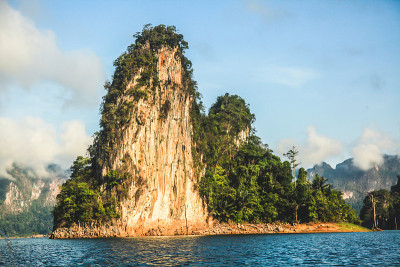 美丽的岛屿和清澈的海水。