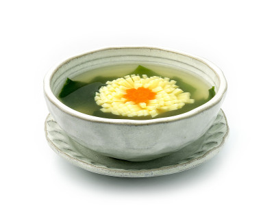 蛋豆腐花形Wagame Miso汤(Wagame海藻日本汤)