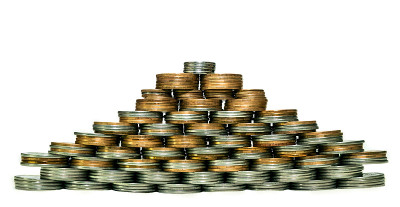 硬币金字塔。赚钱