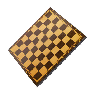 孤立的木制空棋盘