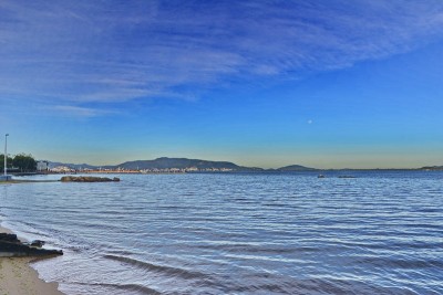 天空，大海和海滩
