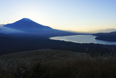 日落时分的富士山和山中湖