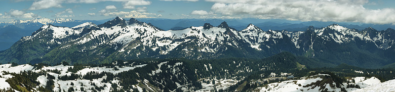 塔图什山脉和亚当斯山，华盛顿，美国