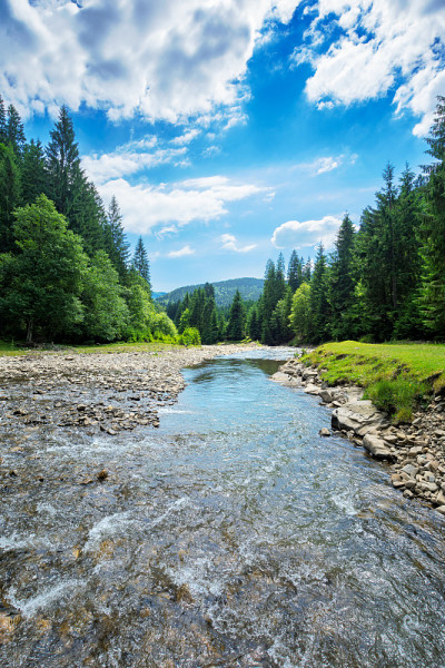 河中山水