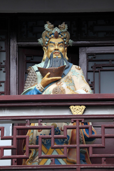 中国皇帝雕像