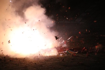 中国的鞭炮在除夕夜连续爆炸