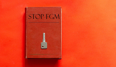 红色的书与文本停止Fgm和一个键上的红色背景
