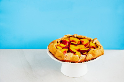 新鲜的桃子galette