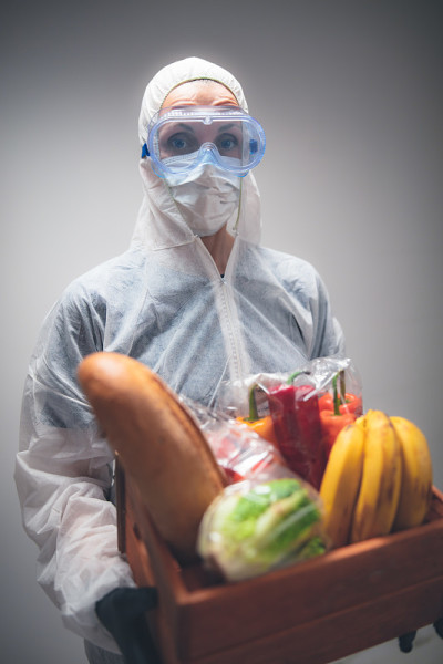 食品和杂货送货上门-病毒爆发期间的隔离和隔离