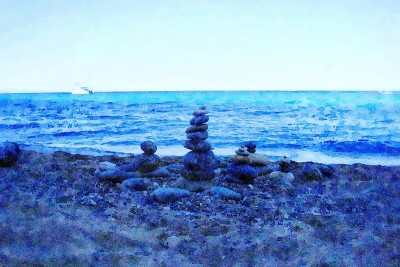 在炎热的夏天，海滩上用石头做成的小图腾柱。数字绘画。