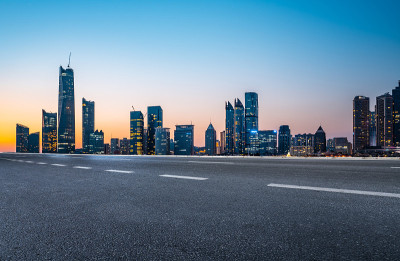高速公路与现代建筑景观