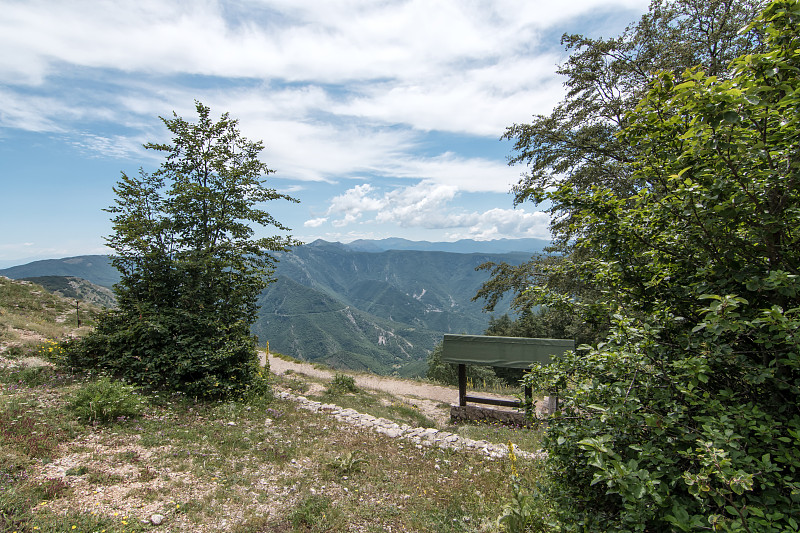 辛布里尼山脉的风景