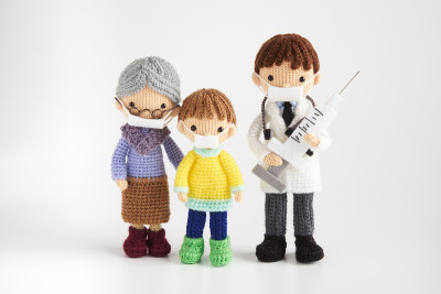 手工编织的玩具。可爱而小巧的Amigurumi娃娃。医疗和生活