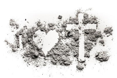 我，我的心，十字架或十字架，画在灰，沙或尘埃里