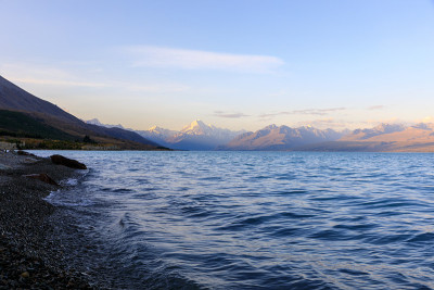 普卡基湖日落，库克山为背景