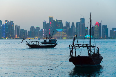 在卡塔尔多哈港的三角帆，西海湾的景色