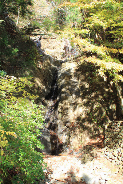 大山是日本神奈川县的旅游胜地，这里的秋叶非常有名。