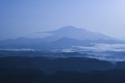远眺桑贝山
